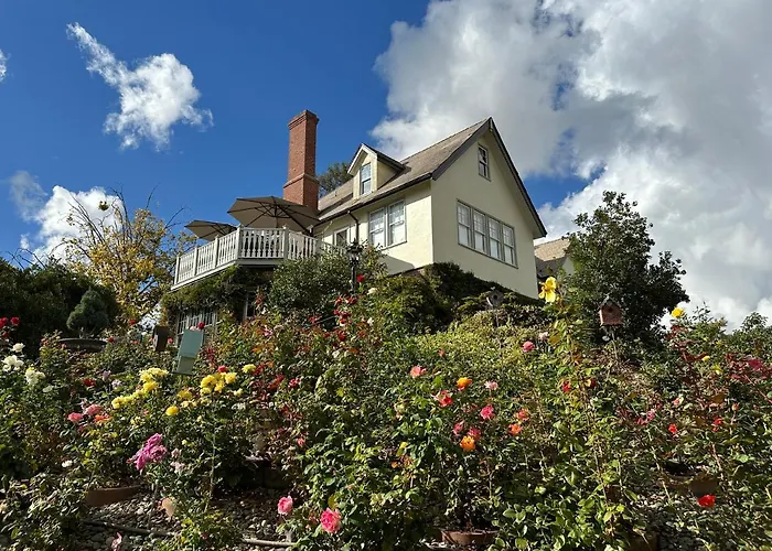 The Inn On Knowles Hill Bed & Breakfast Hotel