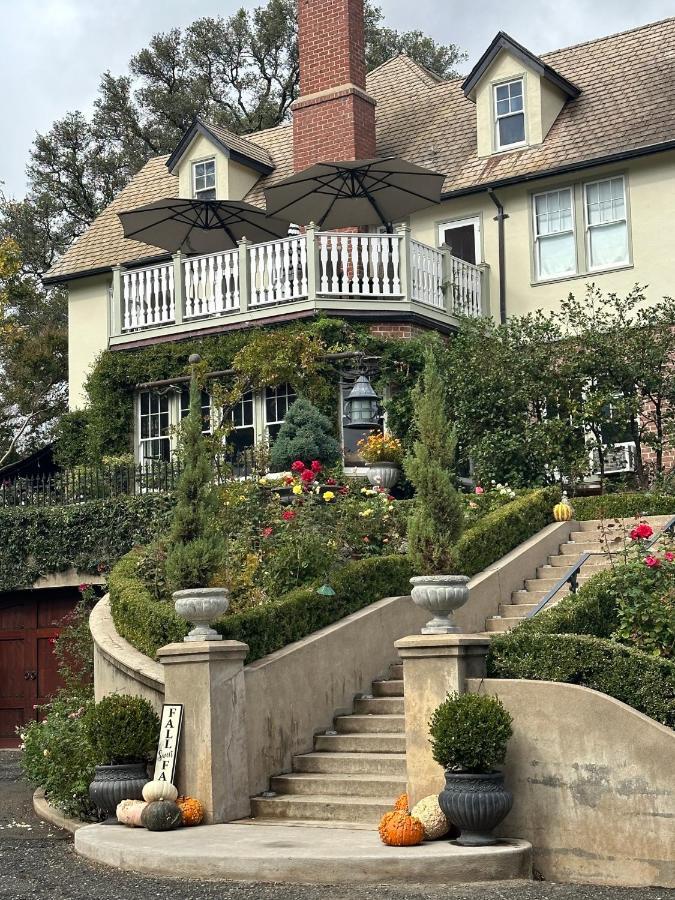 The On Knowles Hill Hotel
