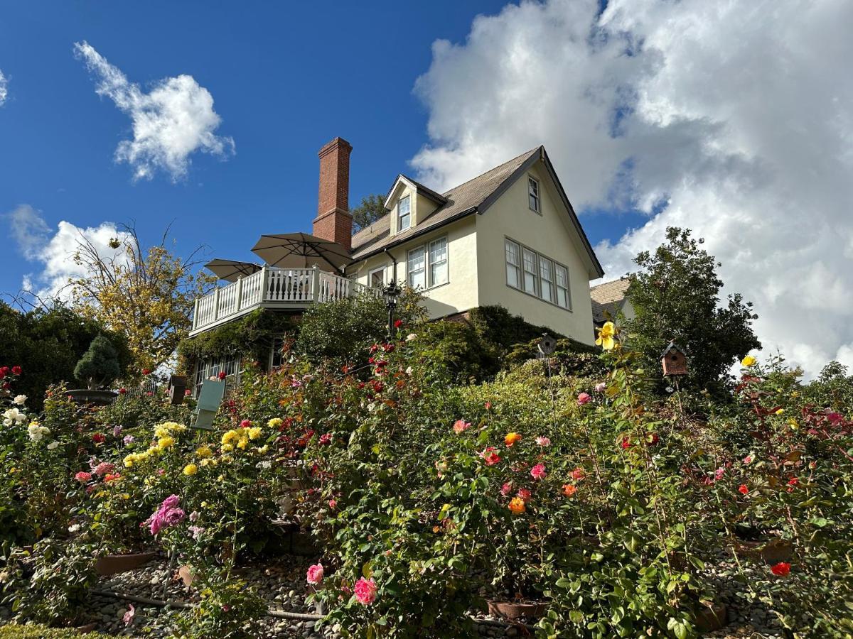 The On Knowles Hill Hotel