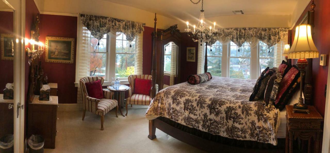 The On Knowles Hill Hotel