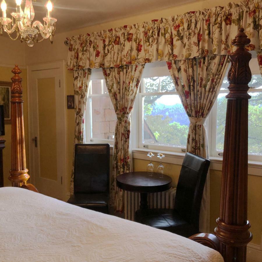 The On Knowles Hill Hotel